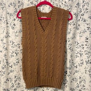 American Eagle Classic Cable Knit Vest Size Small EUC